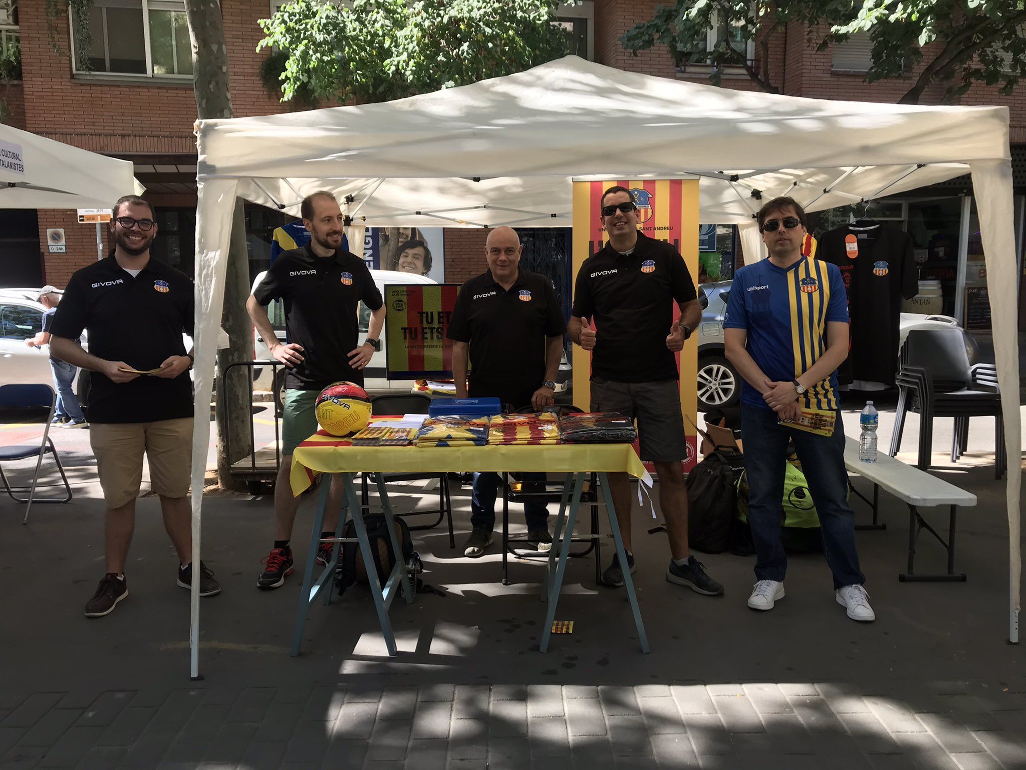 Dissabte, parada del Sant Andreu a Onze de Setembre